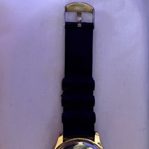Jewel House Quartz Watch - Picture 4 of 9